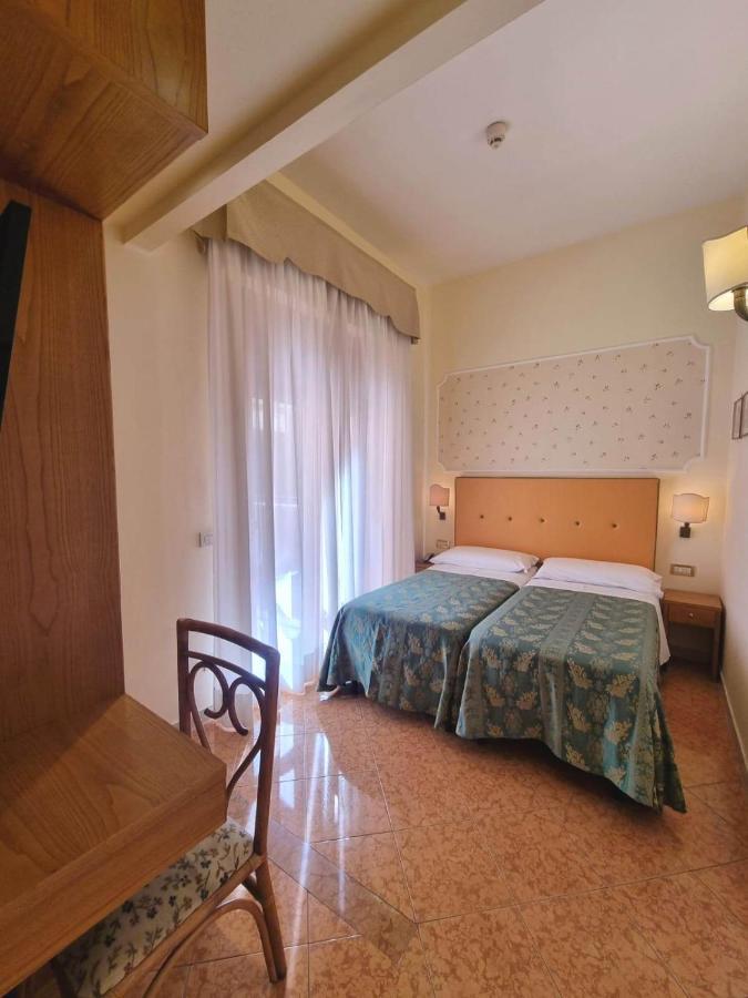 Hotel Girasole Сорренто Экстерьер фото