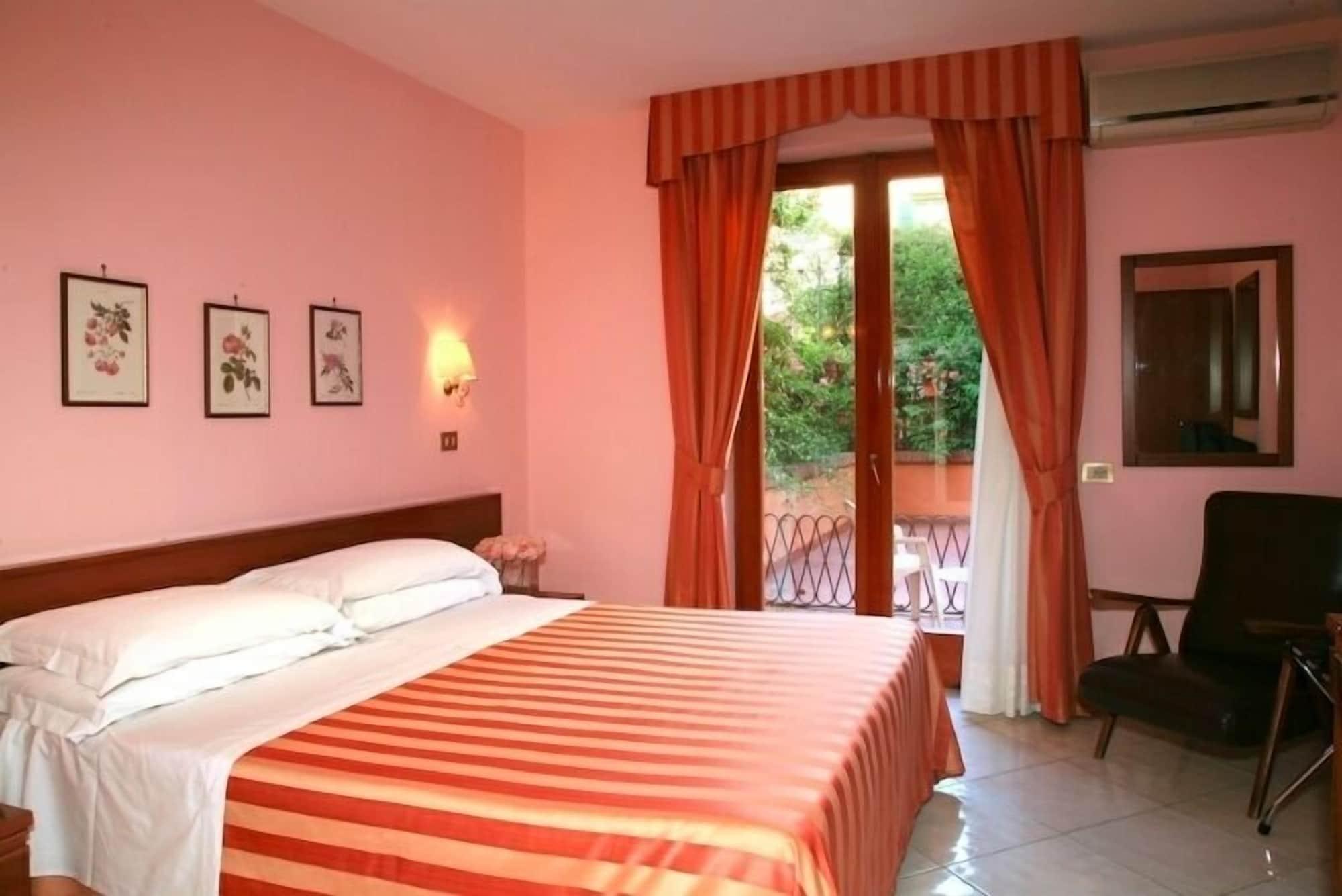 Hotel Girasole Сорренто Экстерьер фото