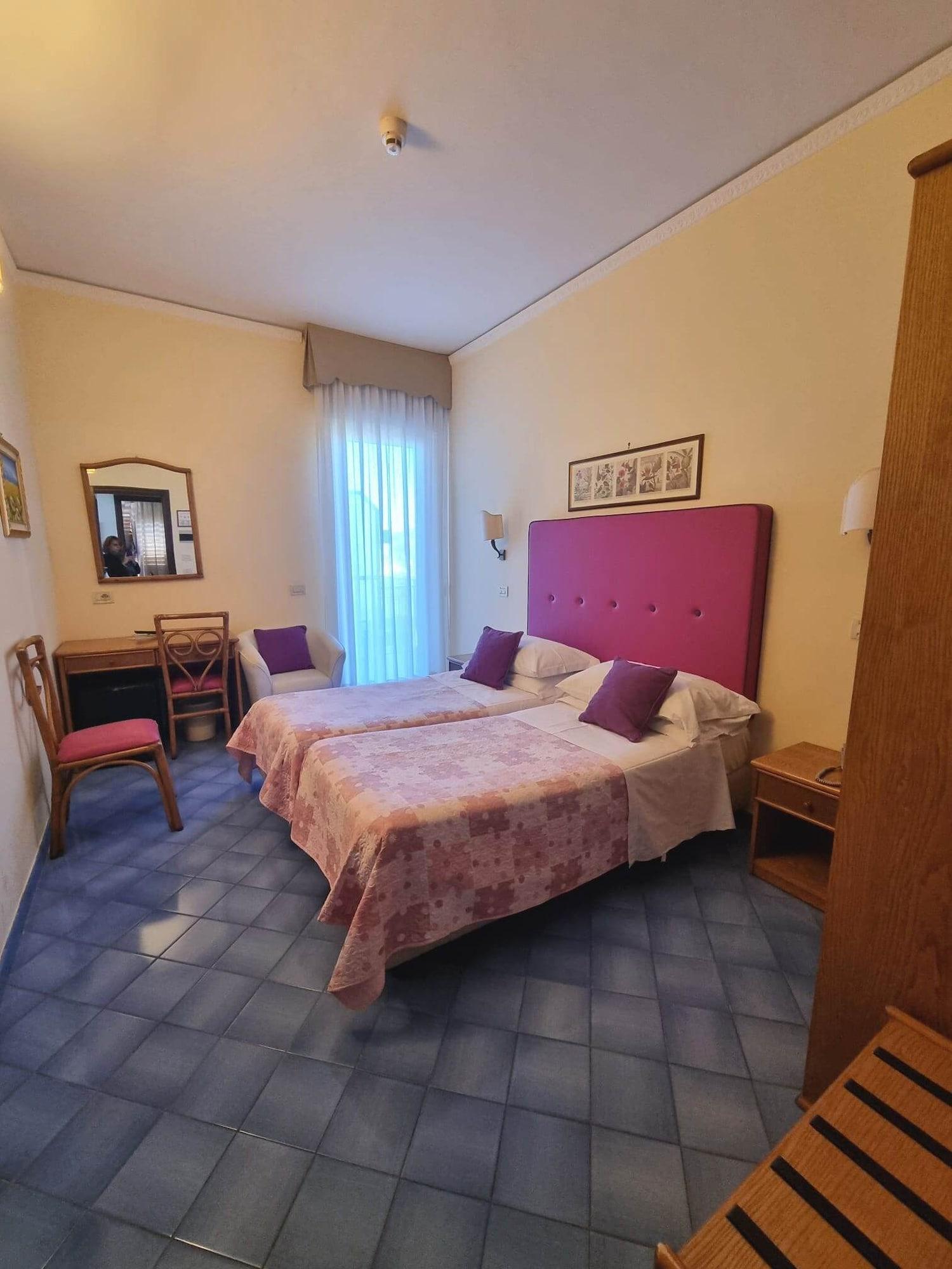 Hotel Girasole Сорренто Экстерьер фото