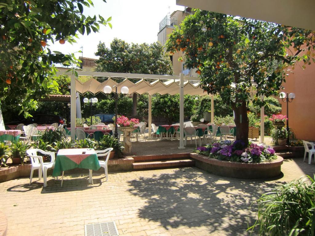 Hotel Girasole Сорренто Экстерьер фото