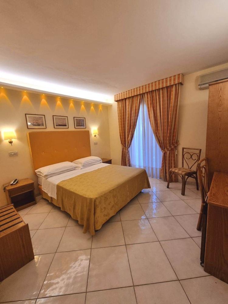 Hotel Girasole Сорренто Экстерьер фото