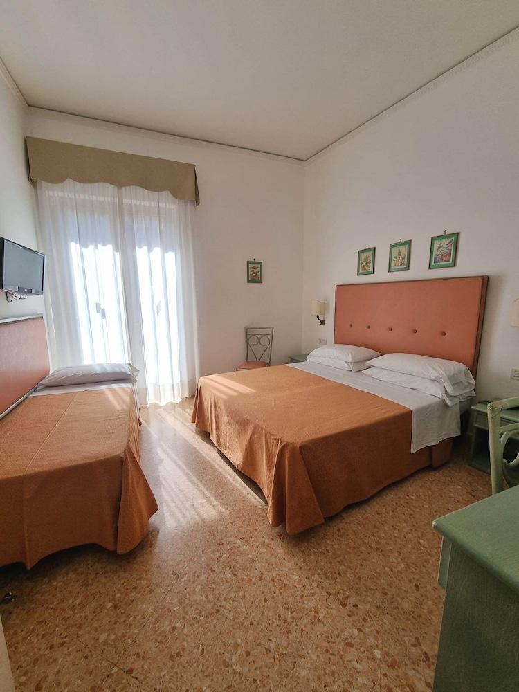 Hotel Girasole Сорренто Экстерьер фото