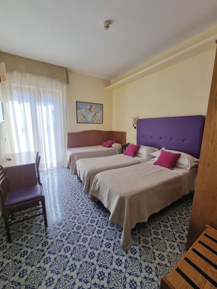 Hotel Girasole Сорренто Экстерьер фото