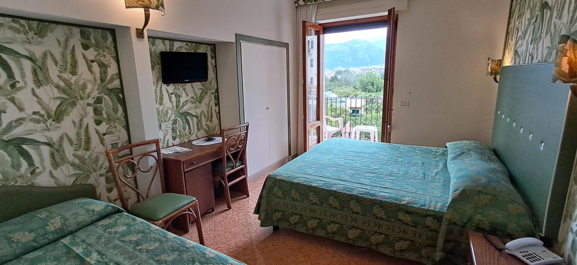 Hotel Girasole Сорренто Экстерьер фото