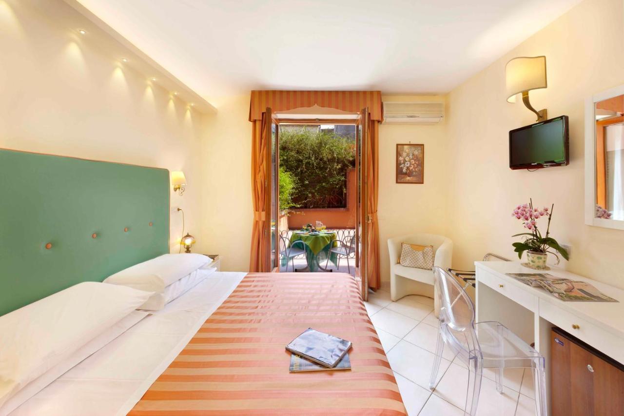Hotel Girasole Сорренто Экстерьер фото